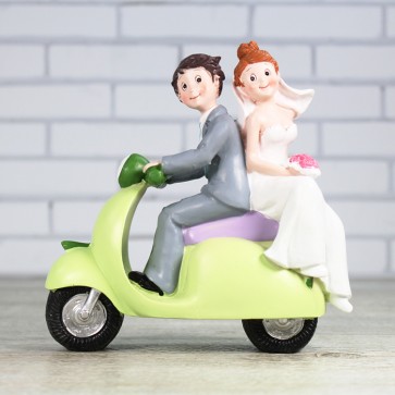 Muñecos pastel novios en Vespa